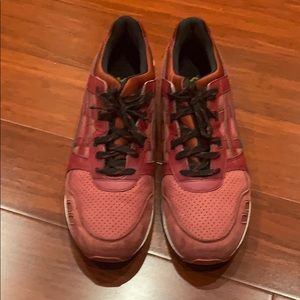 ASICS Men’s pre-owned shoes {lightly worn)